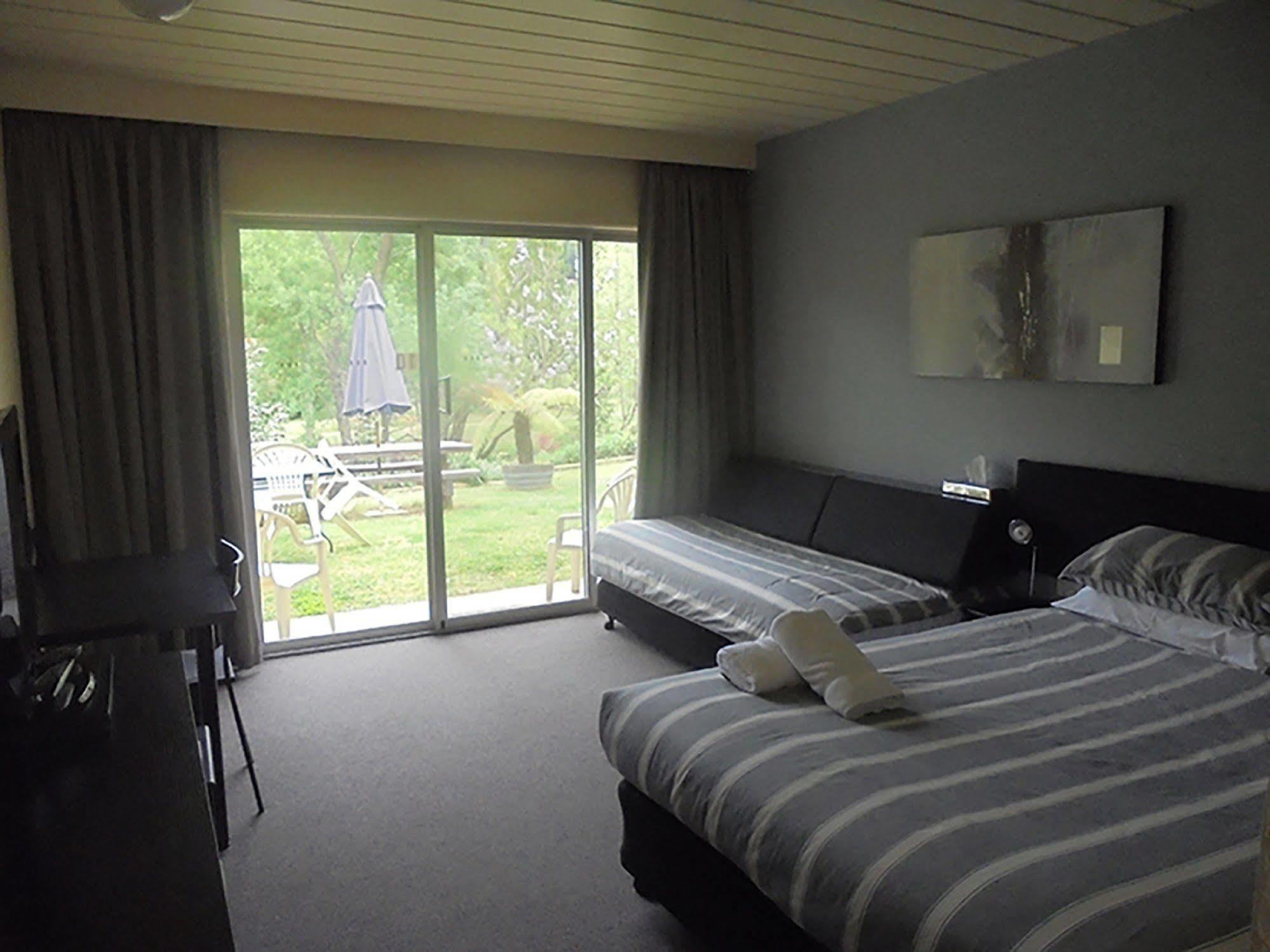 Riverbank Park Motel Bright Esterno foto