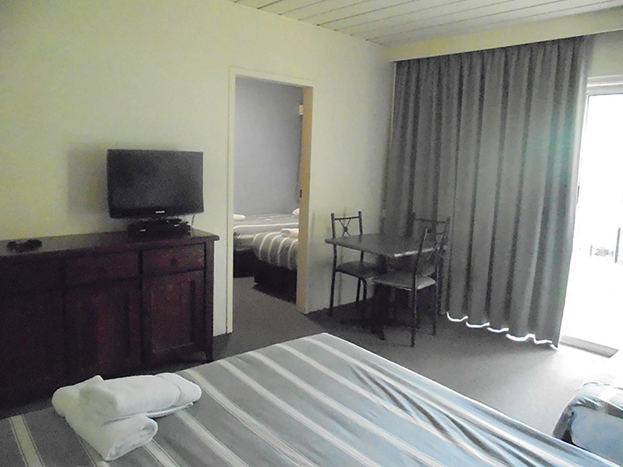 Riverbank Park Motel Bright Esterno foto